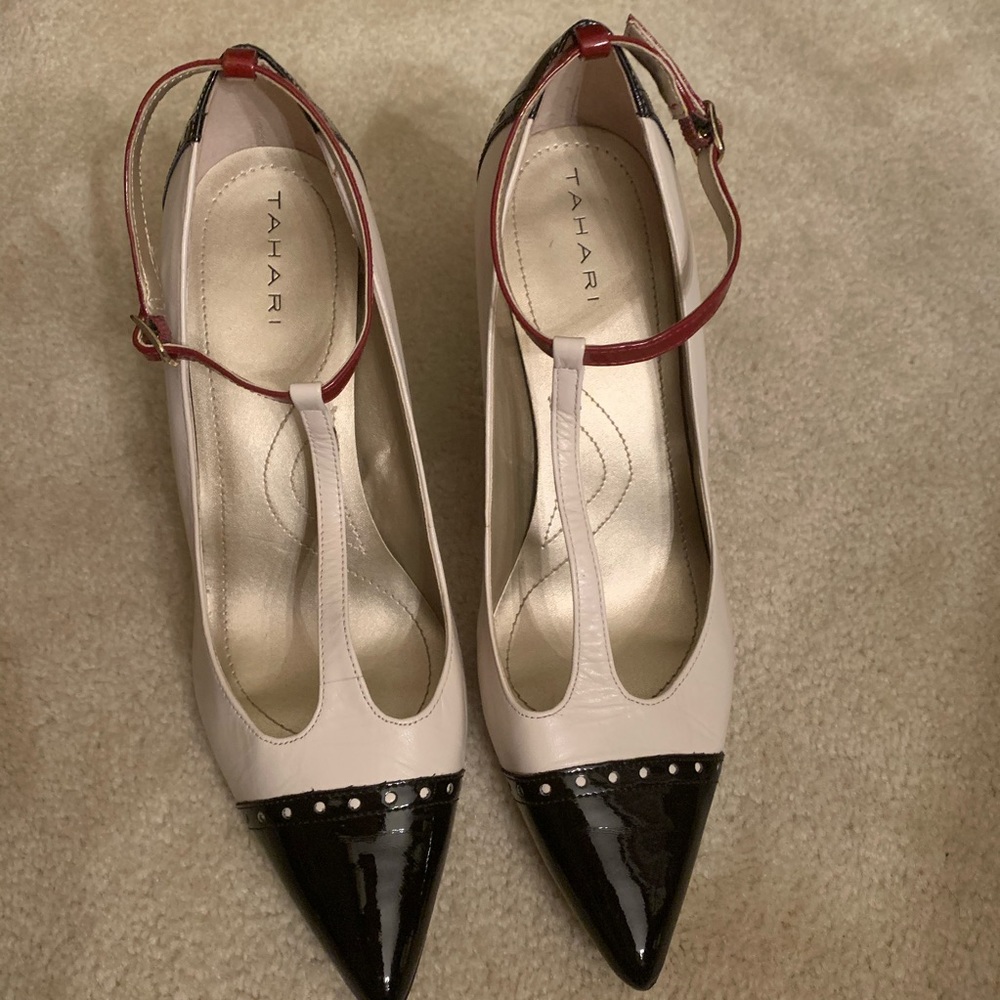 Tahari creme and black pumps